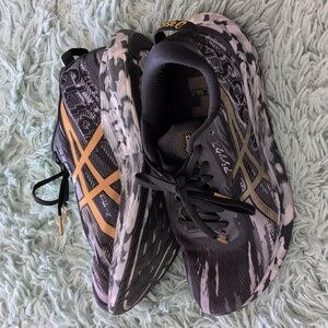 Mens Noosa Tri 13 Asics Black, White And Gold Running Sneakers Size 9